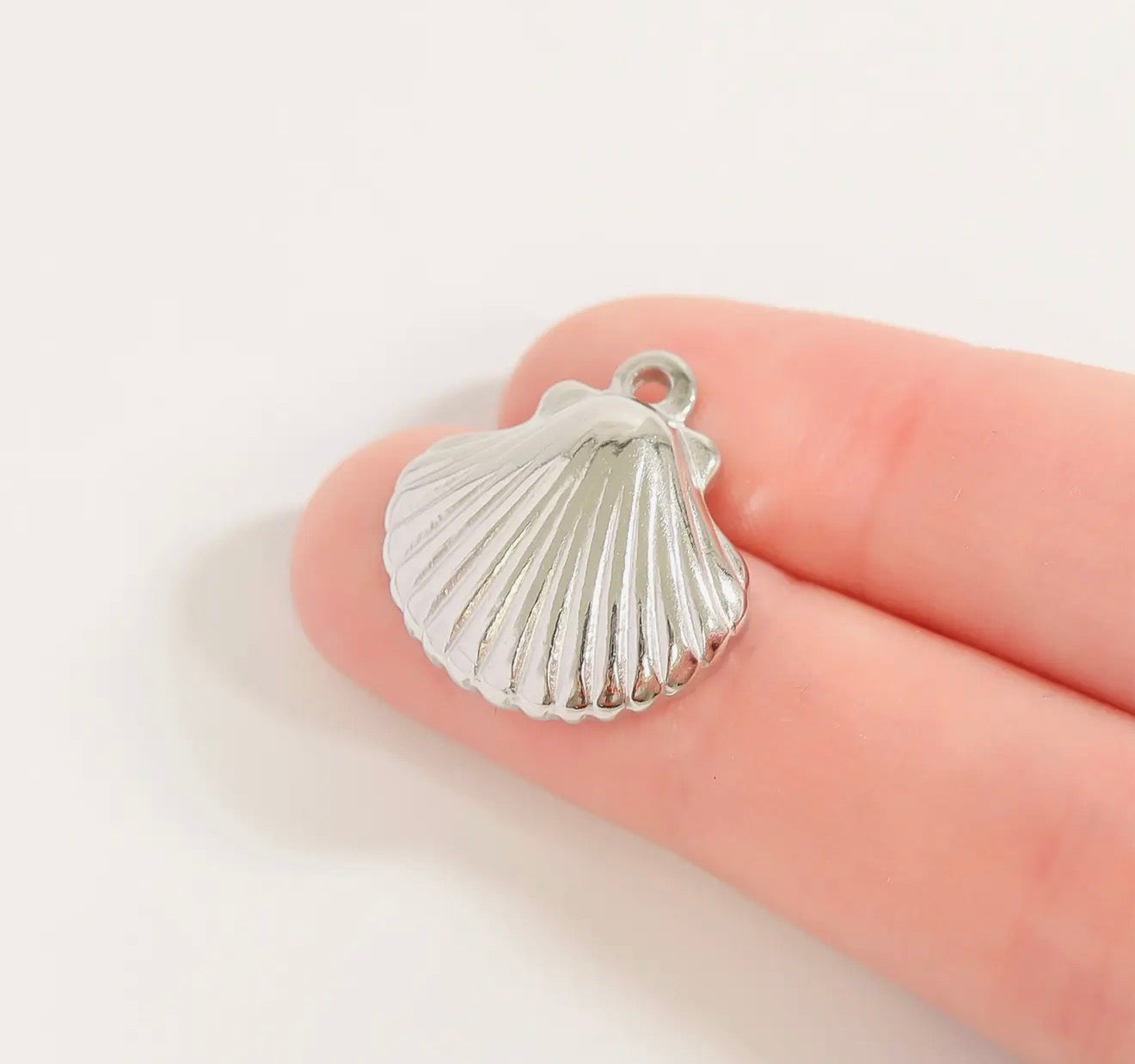 Clam Shell Charm